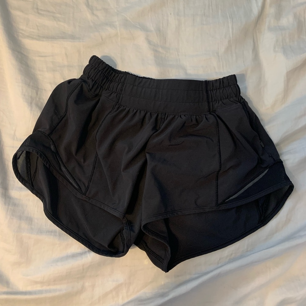 black lulu lemon hottie hot shorts 2.5” inseam